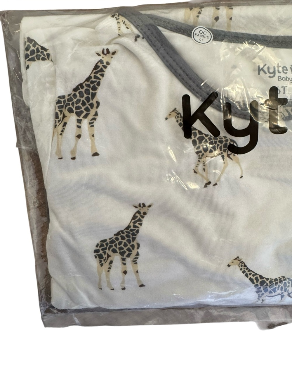 Kyte Baby Bamboo Giraffe Long Sleeve Pajama Set
6T NWT - Picture 4 of 5
